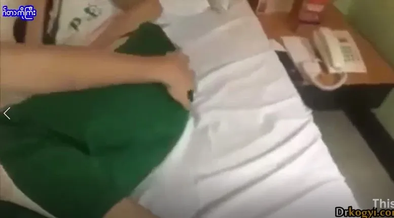 ငယ်ငယ်ရွယ်ရွယ် ဆယ်တန်းကျောင်းသူ အတွဲ