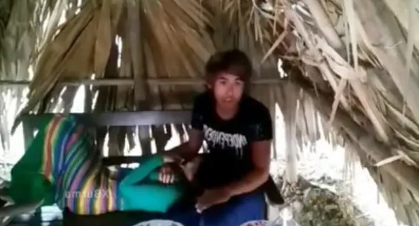 ထမင်းစားနေရင်း ထလိုးတဲ့ မြန်မာအတွဲ