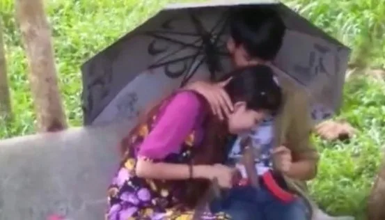 ပန်းခြံထဲမှာ လီးစုပ်တဲ့ စော်