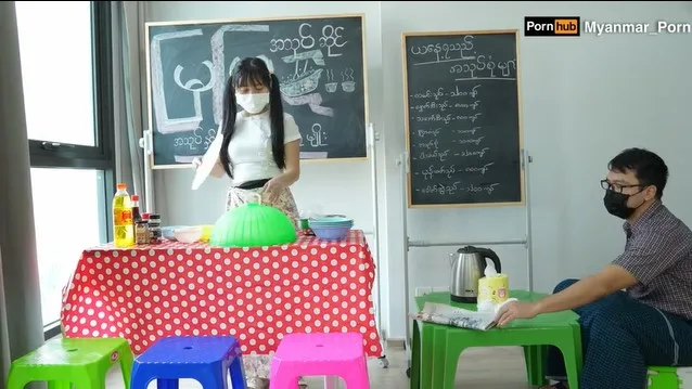 အသုပ်ဆိုင်ပိုင်ရှင် မြမြ