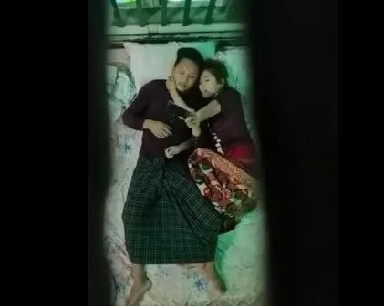 တည်းခိုခန်းမှာစောင်ခြုံပြီးလိုးတဲ့ အတွဲ ချောင်းရိုက်