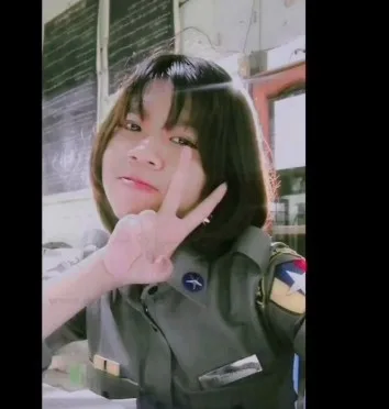 လိုင်းပေါ်မှာပြန့်နေ တဲ့ ရဲမေလေး Leak