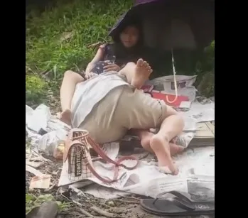 ၉  မိနစ် HD အကြည် ချောင်းရိုက်