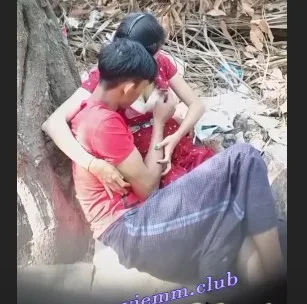 ကပ်တိုးလေးလိုးတဲ့ ချောင်းရိုက်