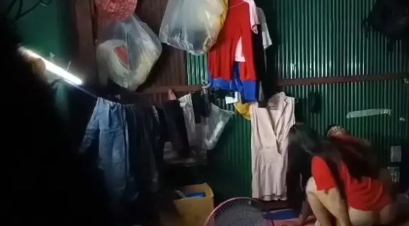 ဘေးခန်းက အတွဲ ချောင်းရိုက်လေး