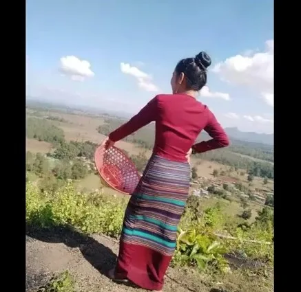 ရှမ်းမလေးကို ဖင်ထောင်ပြီး ရှယ်လိုးတာလေး