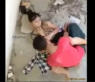 အိမ်ပျက်ထဲ ခိုးစားတဲ့ ခေါခေါတို့အတွဲ