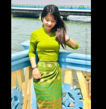 မြန်မာမလေး လန်ထွက်နေတာဘဲ