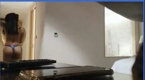 ဝိတ်တာကို ဖရီးကျွေးတဲ့ အကိတ်မလေး