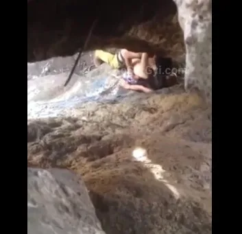 ကျောက်ဆောင် ကြားထဲ ခိုးစားတဲ့ အတွဲ