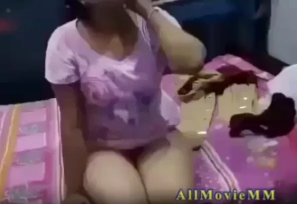 ရုံးစာရေးမကို အခန်းထဲခေါ်လိုးတဲ့ ဘီးကျဲ မြန်မာအောကား