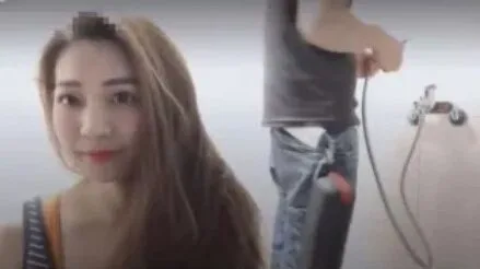 Toilet ထဲမှာ ရှယ်လိုးနေကြတဲ့ တရုတ်စုံတွဲ အောကား