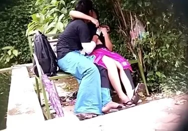 ကပ်တိုးလေး နှိက်နေတာ ချောင်းရိုက် အောကား