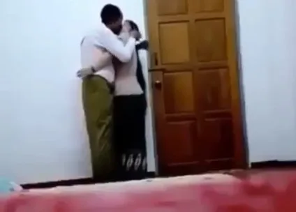 အိမ်က အိမ်ဖော်ကို ခေါ်လိုးတာတဲ့