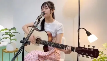 ဖင်ခံတာလည်းတော် ဂီတာတီးတာလည်း တော်တဲ့ မြမြ