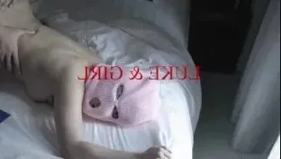 လူမိတော့မလို့ တံခါးဖွင့်ပြီး လိုးနေတာ