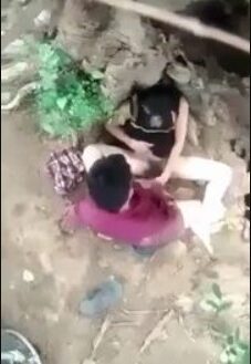 ချောင်းရိုက် သစ်ပင်အောက်မှာ ဆွဲ