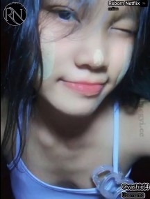 ကျောင်းသူလေး ပါးကွက်ကြားလေးနဲ့