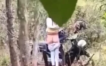 ဆိုင်ကယ်လေး နဲ့ တောထဲလာပြီး စကီလေးကို ရှယ်လိုးတာ