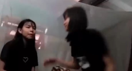 ပါကင်အငုံးလေး နှစ်ပွေ ရွထနေတာ