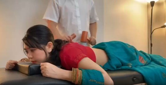 စအိုကို ဆောက်နဲ့ ထုပြီးမှ ဖင်အဖွင့်ခံတဲ့ မြမြ အောကား