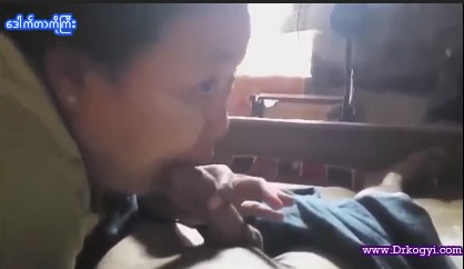 မြန်မာ အန်တီကြီး ရဲ့ ပုလွေ အမှုတ်စကေး အောကား