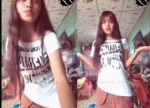 တိတ်တိတ်နေ အသံမထွက်နဲ့ မုန့်ဖိုး ပေးမယ်