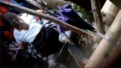 ကပ်တိုးလေးသူပါပေါ့ ခိုးစားချောင်းရိုက် မသိမသာမြင်းလေးစီးနေတာ