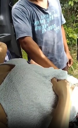 သူများ မိန်းမကို ကားပေါ်မှာတင် လိုးတဲ့ အောကား