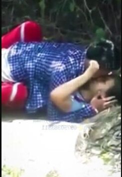 ကပ်တိုးလေး ဆွဲနေတဲ့ မြန်မာအတွဲချောင်းရိုက်