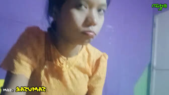 လီးစုပ်ခိုင်းလို့ မျက်စောင်းထိုးနေတဲ့ မြန်မာမလေး