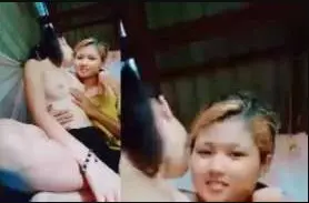 နှစ်ယောက်လုံးချစ်စရာလေး မိန်းကလေးချင်း နို့စို့