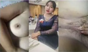စောက်ဖုတ်ကိုရှယ်ပွတ်ပြတဲ့ အပျိုကြီး