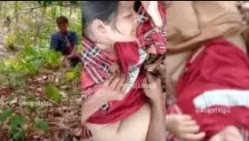 အနီးကပ်တောင်သွားရိုက်သေးတာ တီးတဲ့ကောင်နဲ့ Vd ရိုက်တဲ့ကောင်ကဘော်ဒါတွေလားမသိ ချောင်းရိုက်လိုးကား