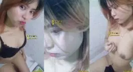 ထန်နေတာ အိမ်သာလေးထဲနို့ကိုညှစ်လိုက်အဖုတ်ကိုပွတ်လိုက်နဲ့